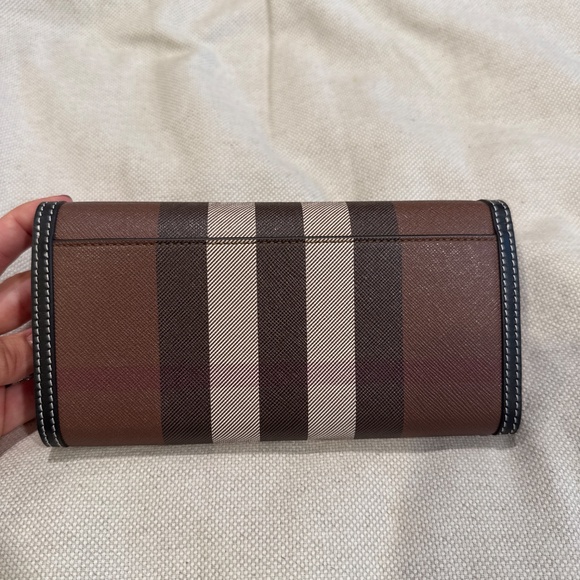 BRAND NEW, NEVER USED! Burberry Check Continental Wallet - Picture 6 of 11